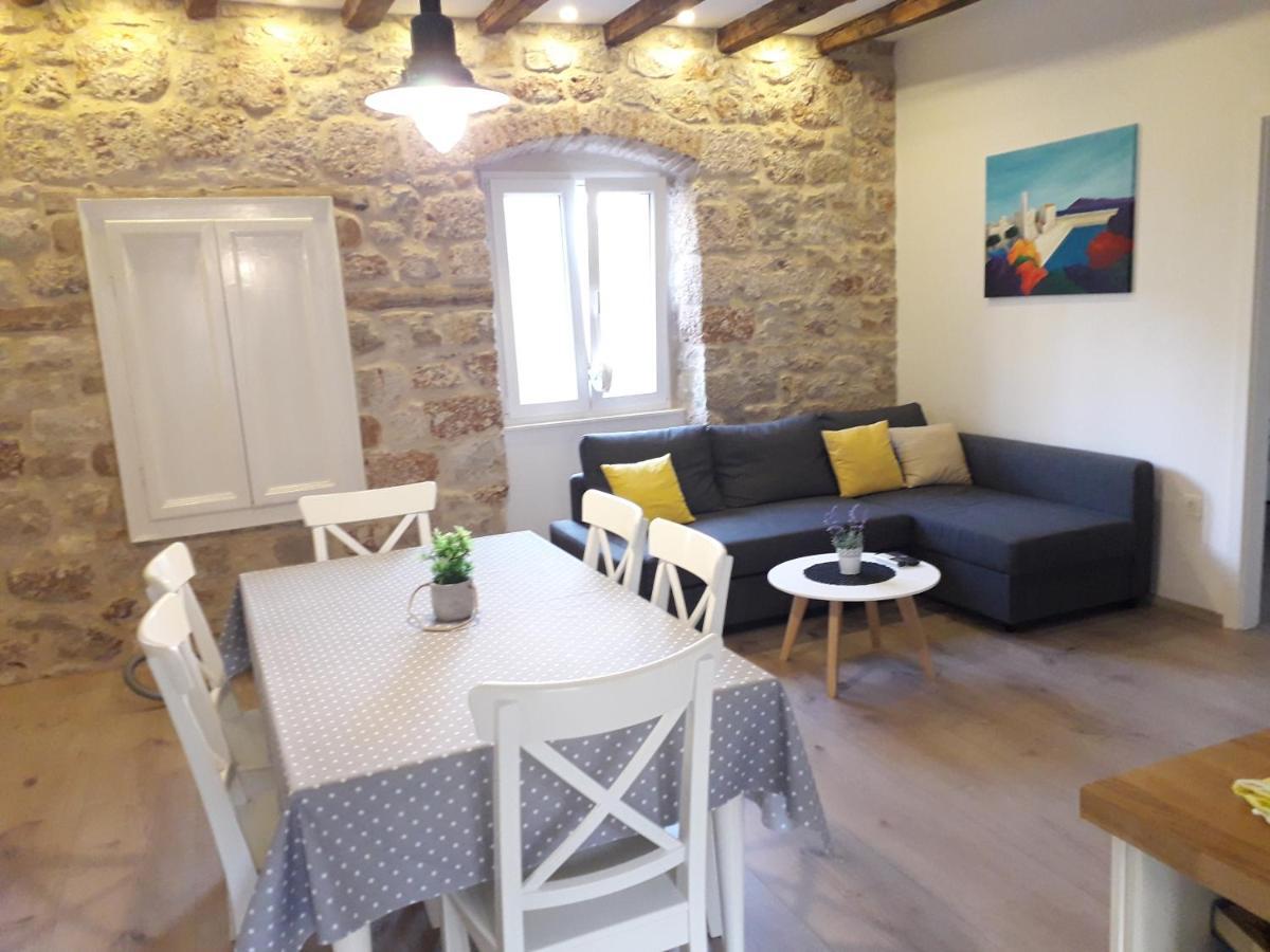 Apartments Bepi Комижа Екстер'єр фото