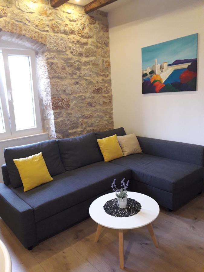 Apartments Bepi Комижа Екстер'єр фото