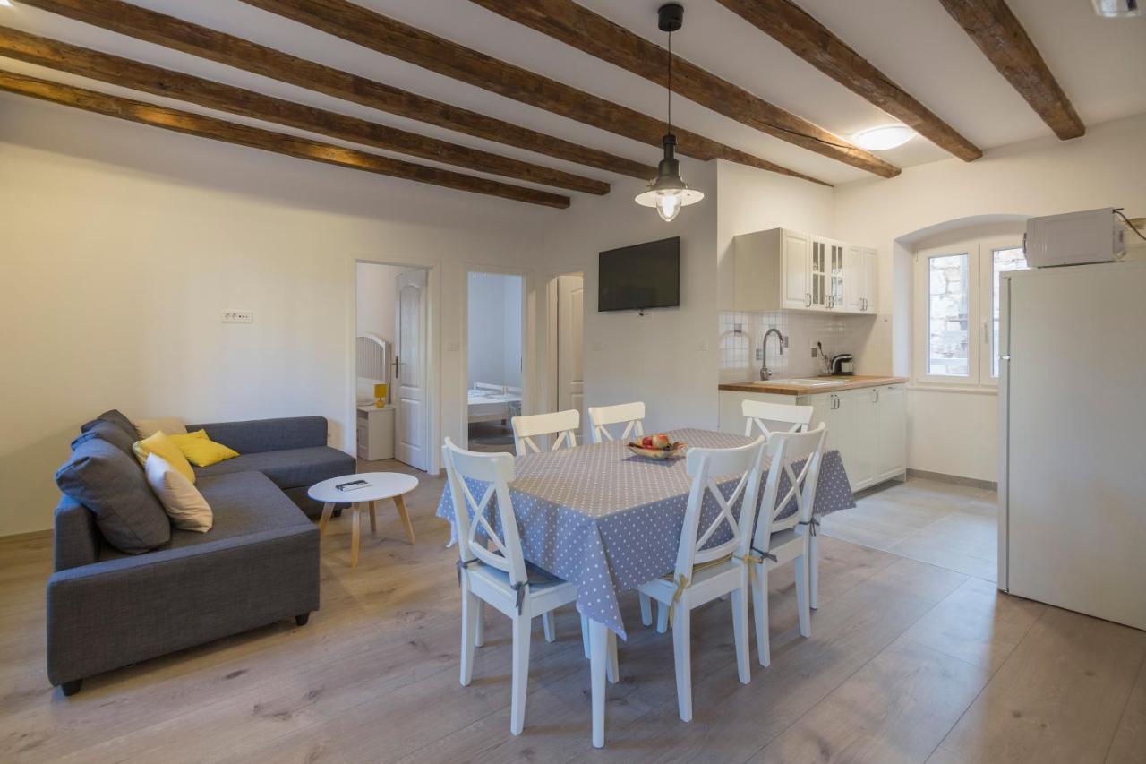 Apartments Bepi Комижа Екстер'єр фото