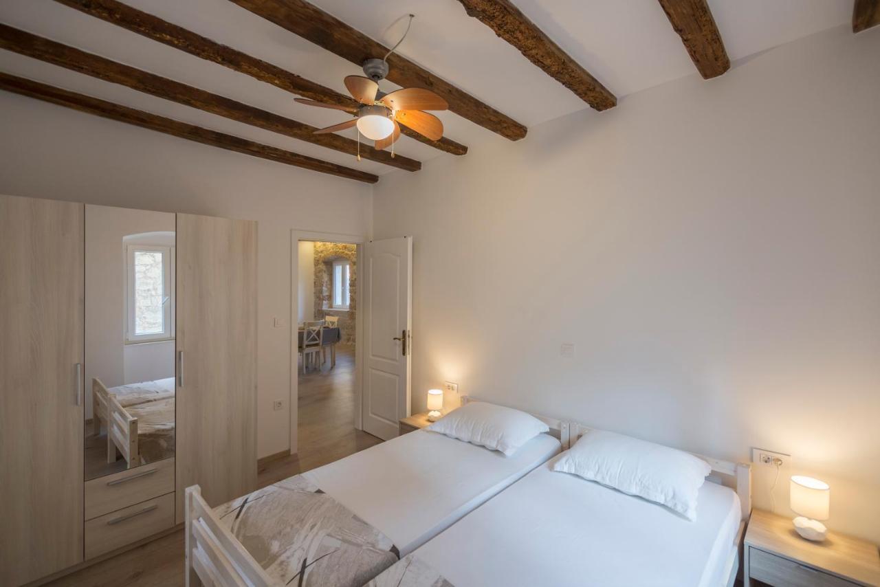 Apartments Bepi Комижа Екстер'єр фото
