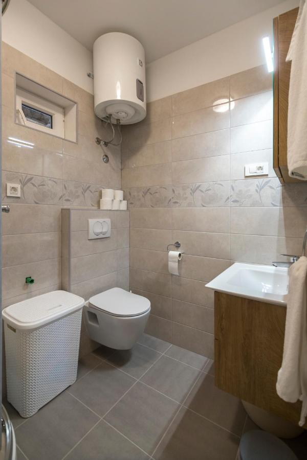 Apartments Bepi Комижа Екстер'єр фото