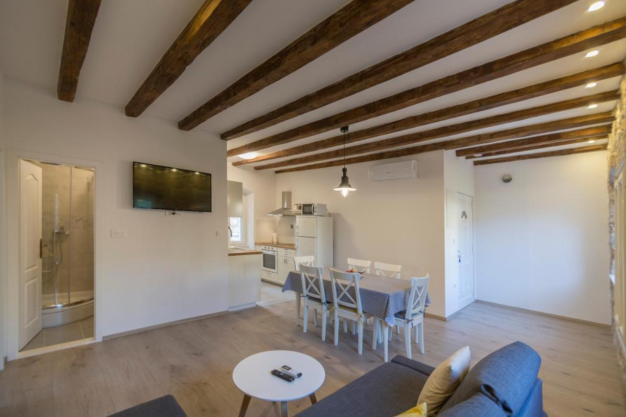 Apartments Bepi Комижа Екстер'єр фото