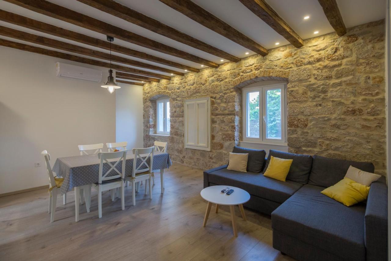 Apartments Bepi Комижа Екстер'єр фото
