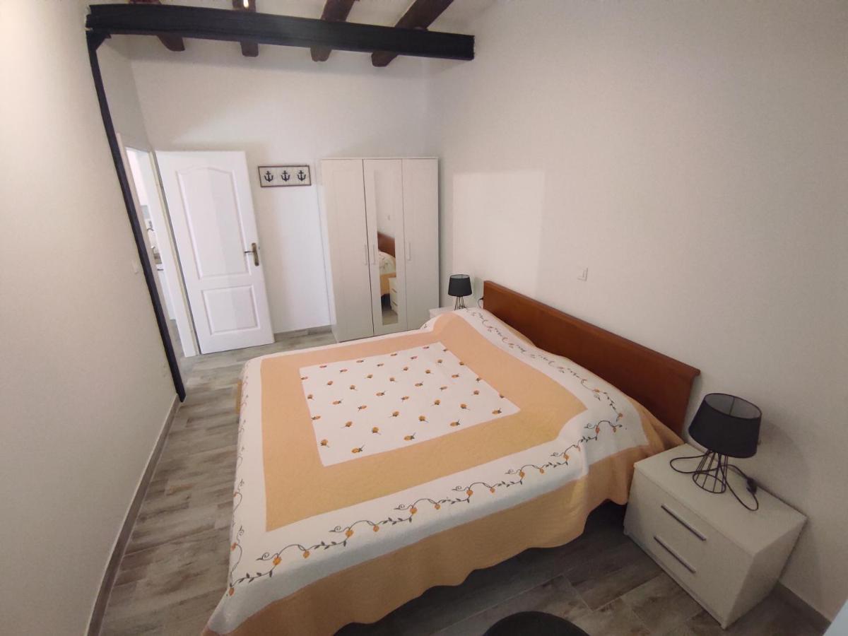 Apartments Bepi Комижа Екстер'єр фото