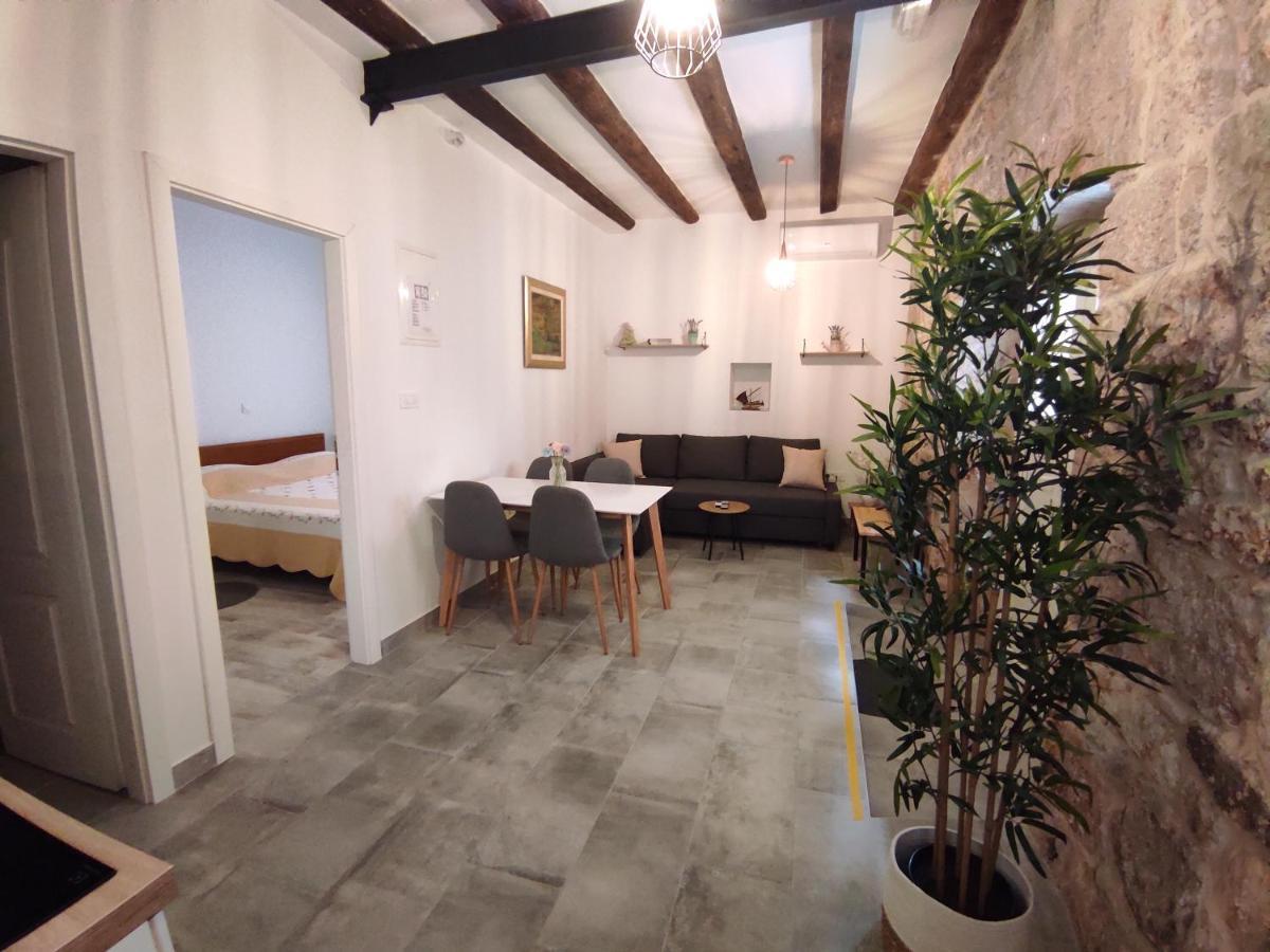 Apartments Bepi Комижа Екстер'єр фото