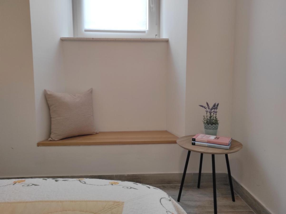 Apartments Bepi Комижа Екстер'єр фото
