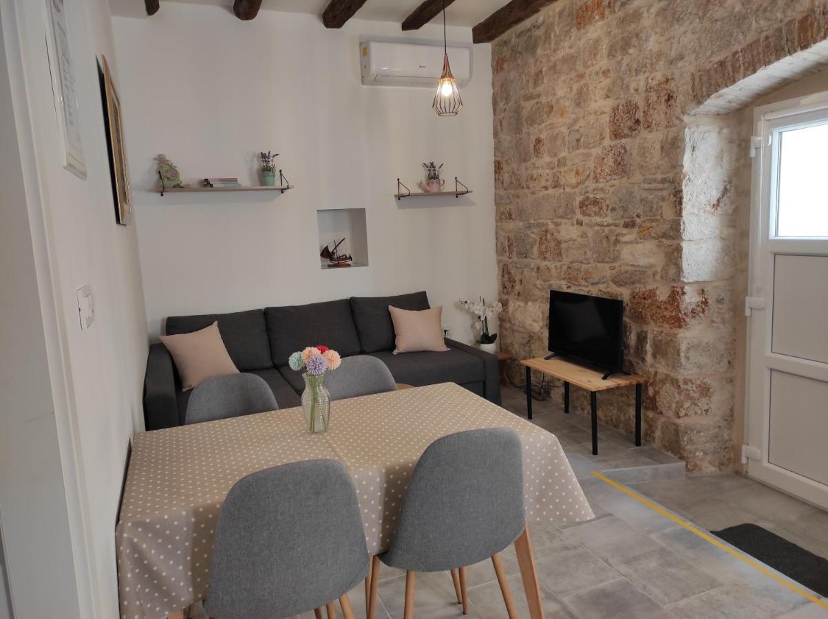 Apartments Bepi Комижа Екстер'єр фото