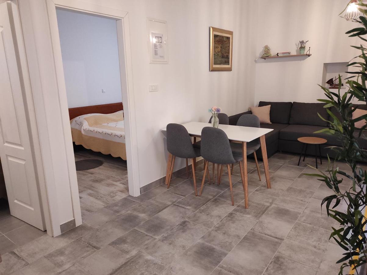 Apartments Bepi Комижа Екстер'єр фото