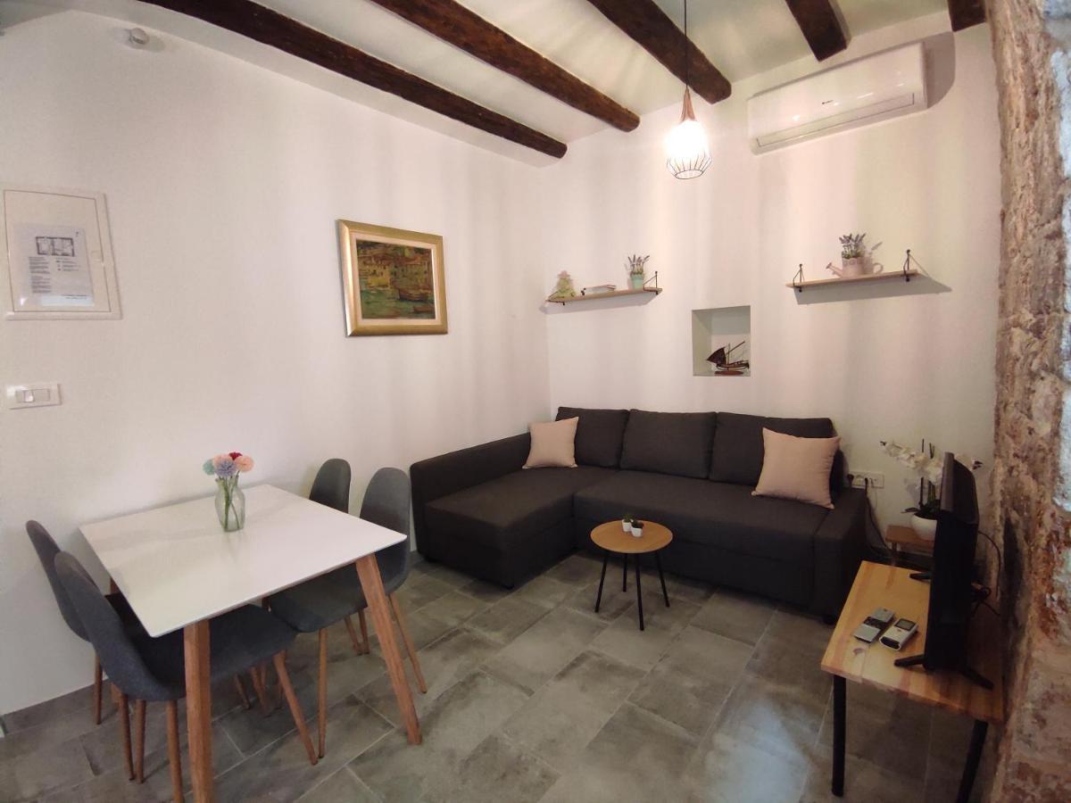 Apartments Bepi Комижа Екстер'єр фото