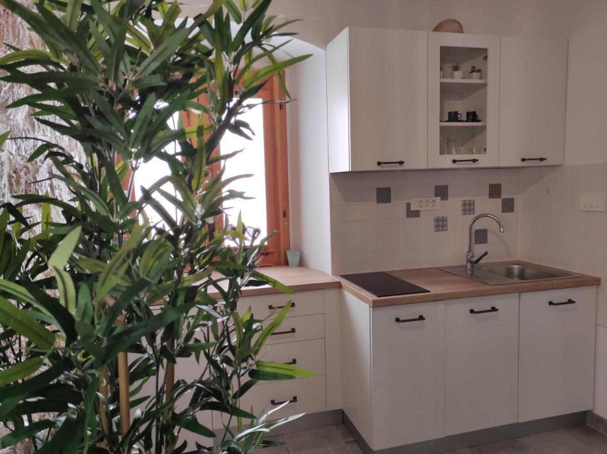 Apartments Bepi Комижа Екстер'єр фото