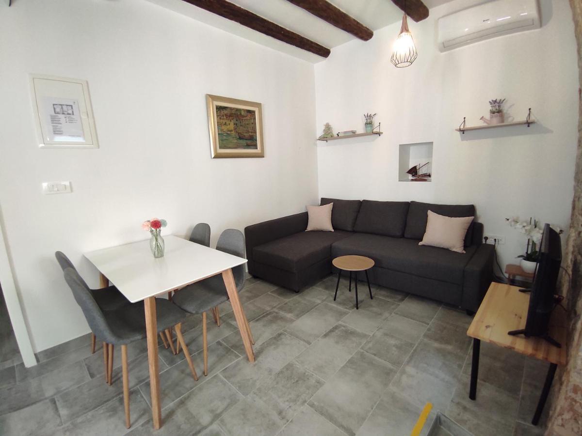 Apartments Bepi Комижа Екстер'єр фото