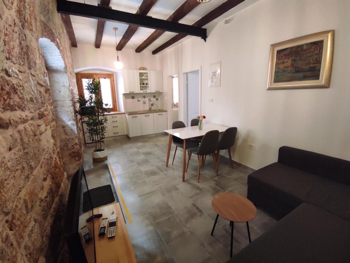 Apartments Bepi Комижа Екстер'єр фото
