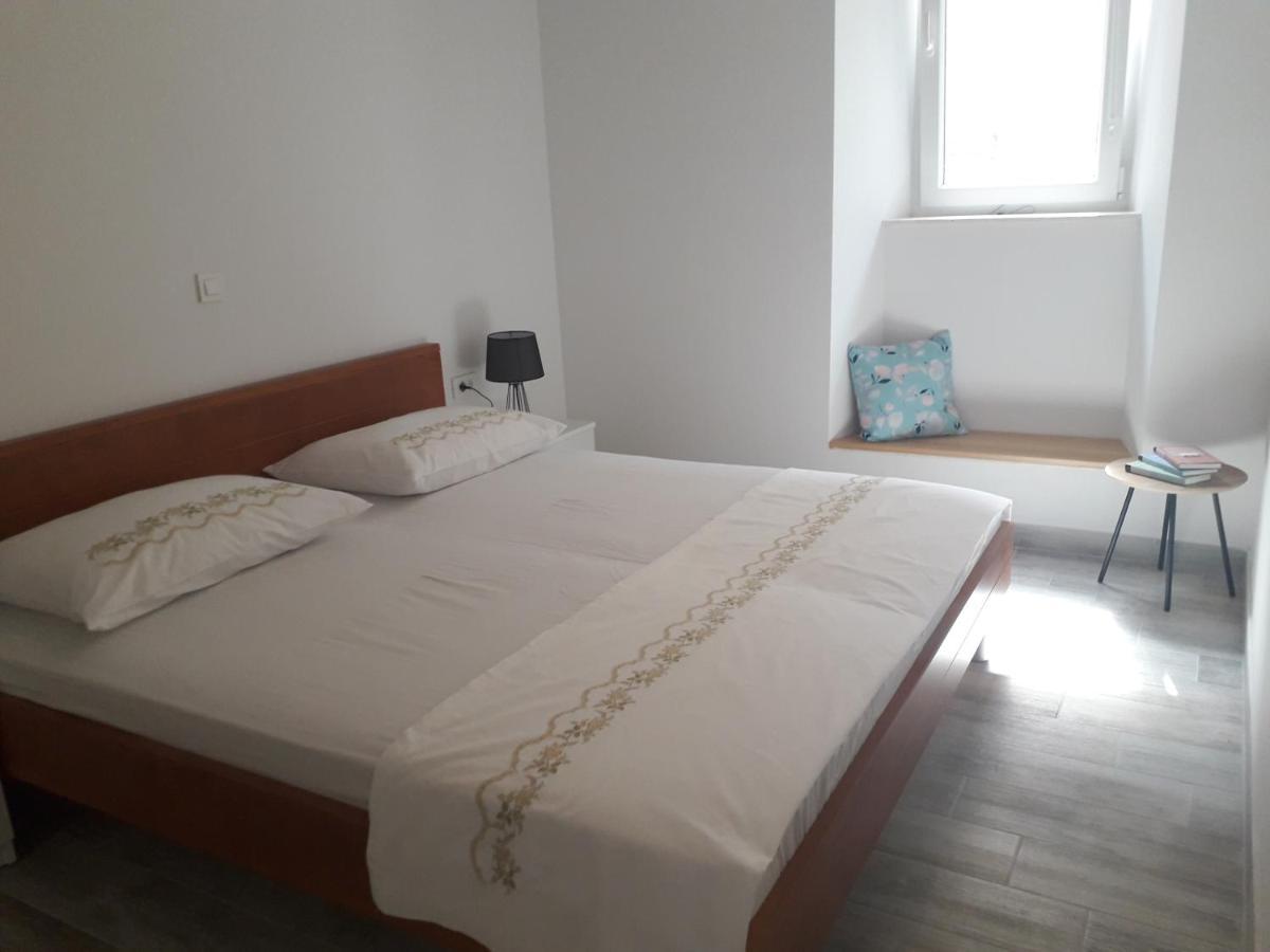 Apartments Bepi Комижа Екстер'єр фото