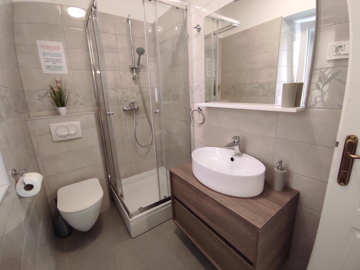 Apartments Bepi Комижа Екстер'єр фото