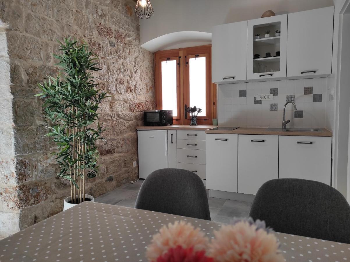 Apartments Bepi Комижа Екстер'єр фото